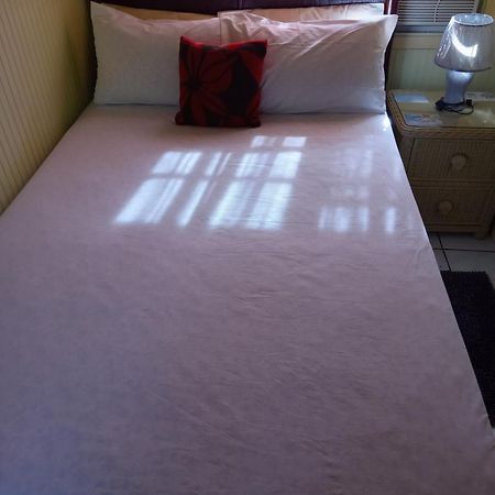 Apartment Unforgetable Gardens Falmouth Harbour Екстер'єр фото